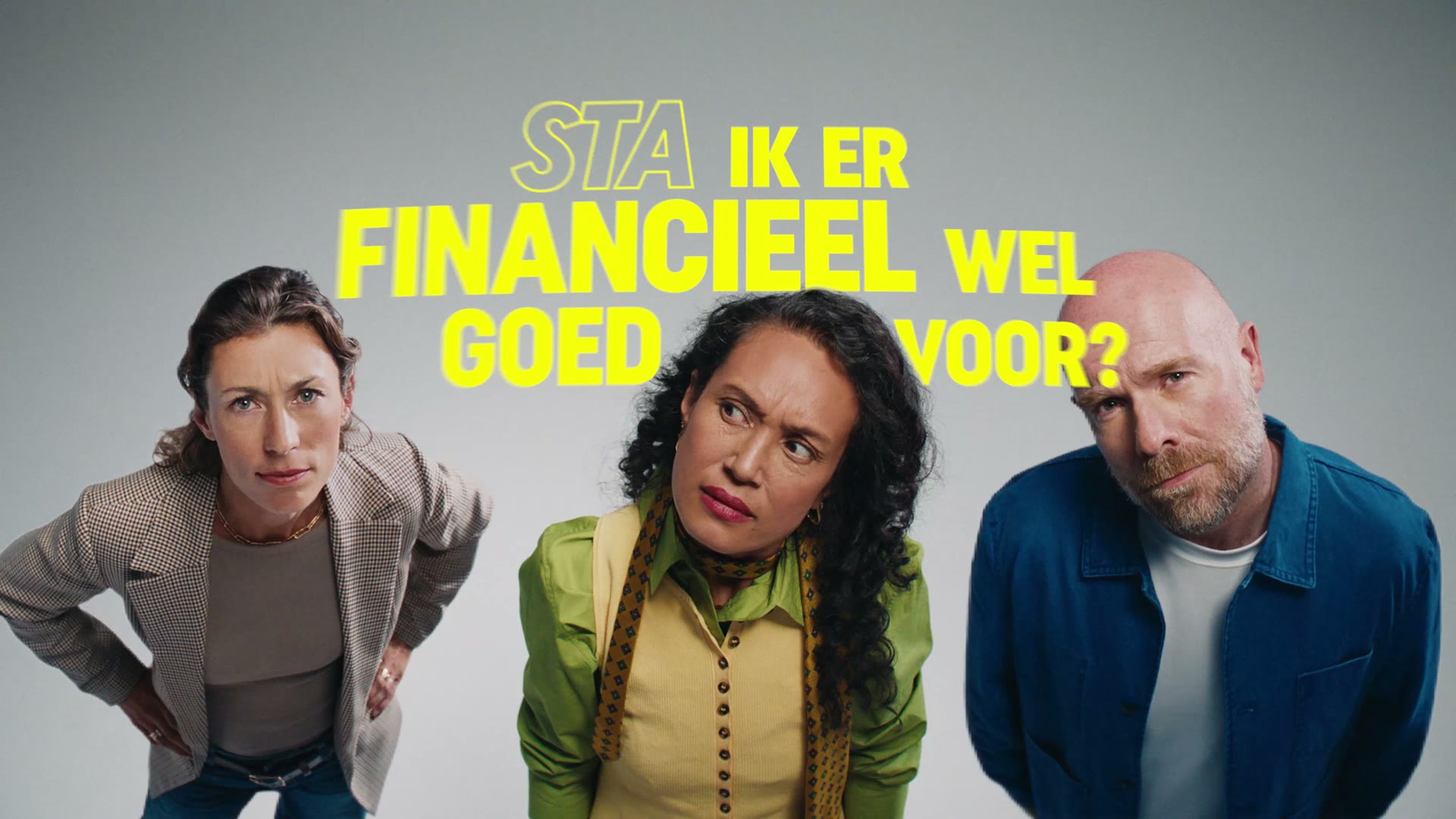 Drie ondernemers kijken vragend omhoog